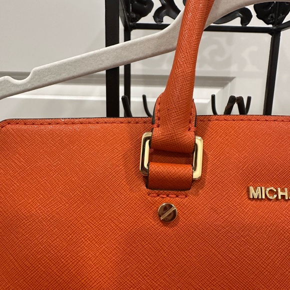 Excellent Michael Kors Selma saffiano leather satchel in coral - Picture 10 of 11